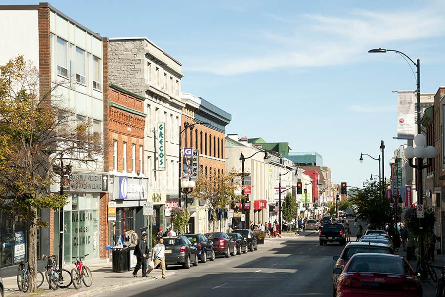 Oakville, On - Street View of Shops and Busy Town in Oakville, Ontario